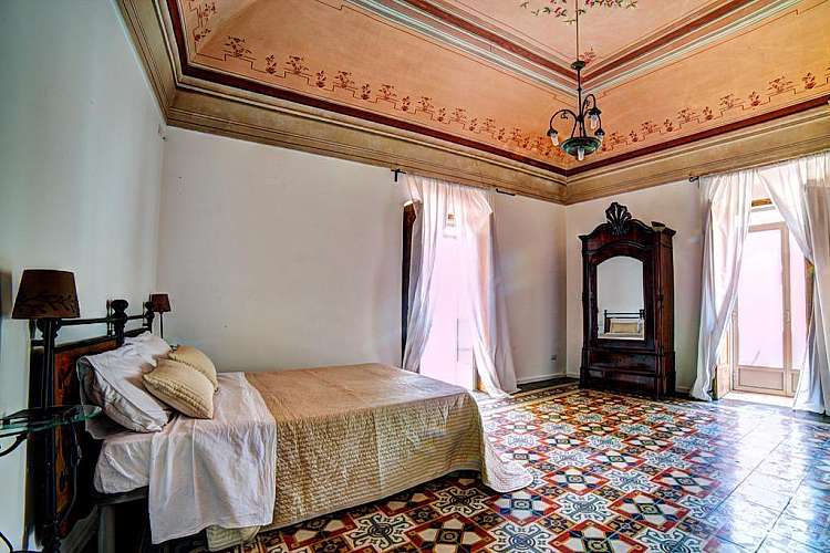 B&B